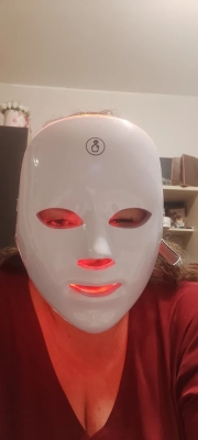 8318732-large-review-svitlodiodna-led-maska.webp